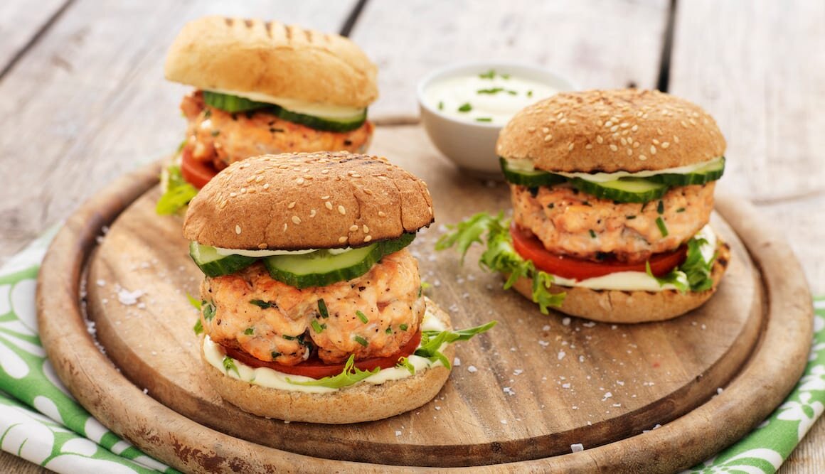 Hamburguesas de Salmón Noruego fresco a la barbacoa