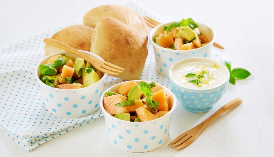Ensalada de Salmón Noruego fresco con aguacate y melón