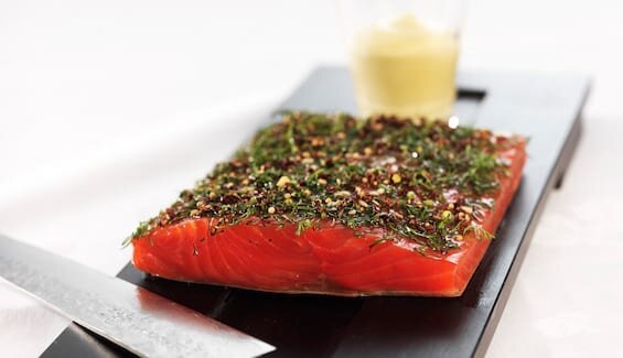 Trucha del Fiordo de Noruega curada con miel y "Aquavit"