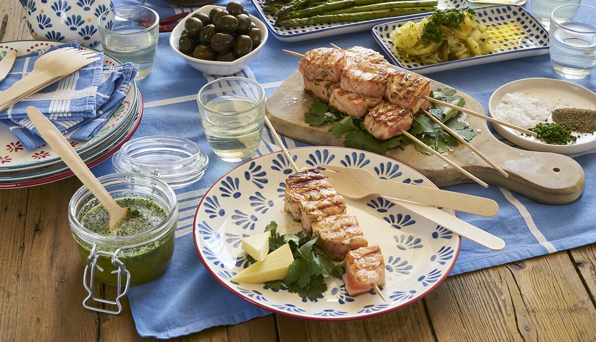 Brochetas de Salmón Noruego fresco con miel, limón y jengibre