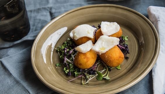 Croqueta de Skrei con su lasca by Kevin Paul