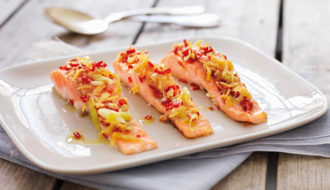 Barbacoa de filetes de Salmón Noruego fresco marinados