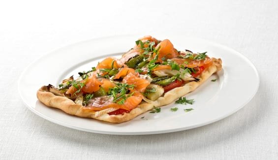 Coca de verduras con Salmón Noruego ahumado