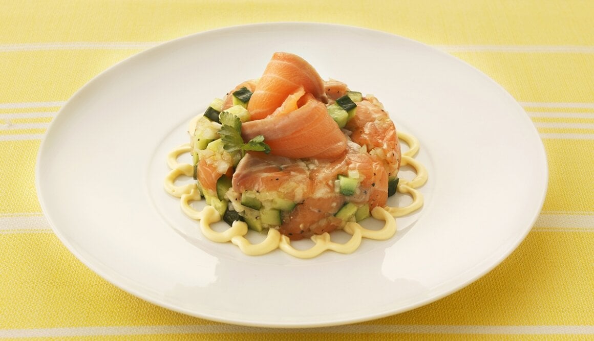 Pétalos de Tartar de Salmon Noruego fresco