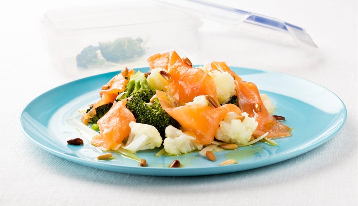 Ensalada de Salmón Noruego ahumado con brócoli y coliflor 