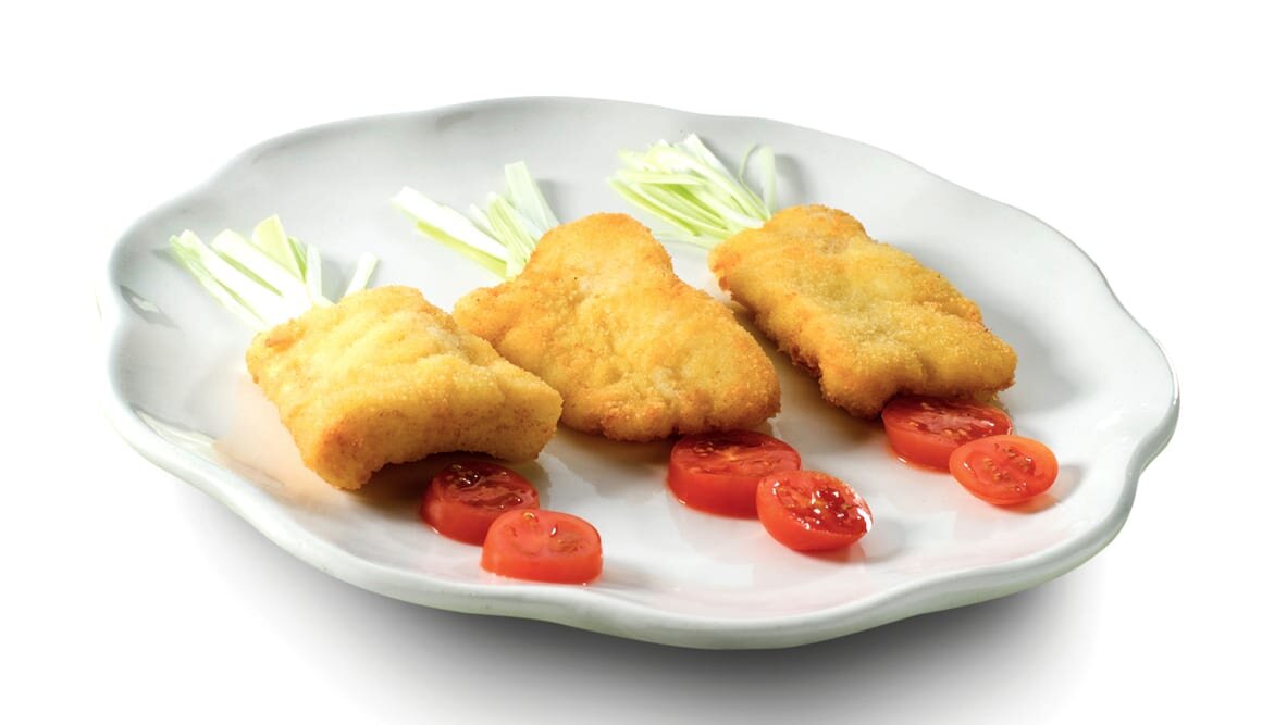 Bacalao Noruego tradicional empanado con salsa de tomate