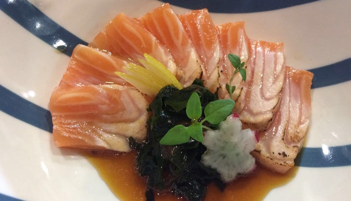 Sashimi templado de Salmón Noruego con ajo y wakame by Fernando Sousa