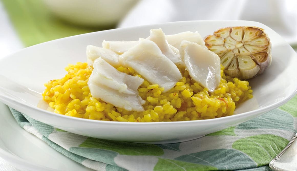 Arroz meloso con Bacalao Noruego tradicional y cebolla