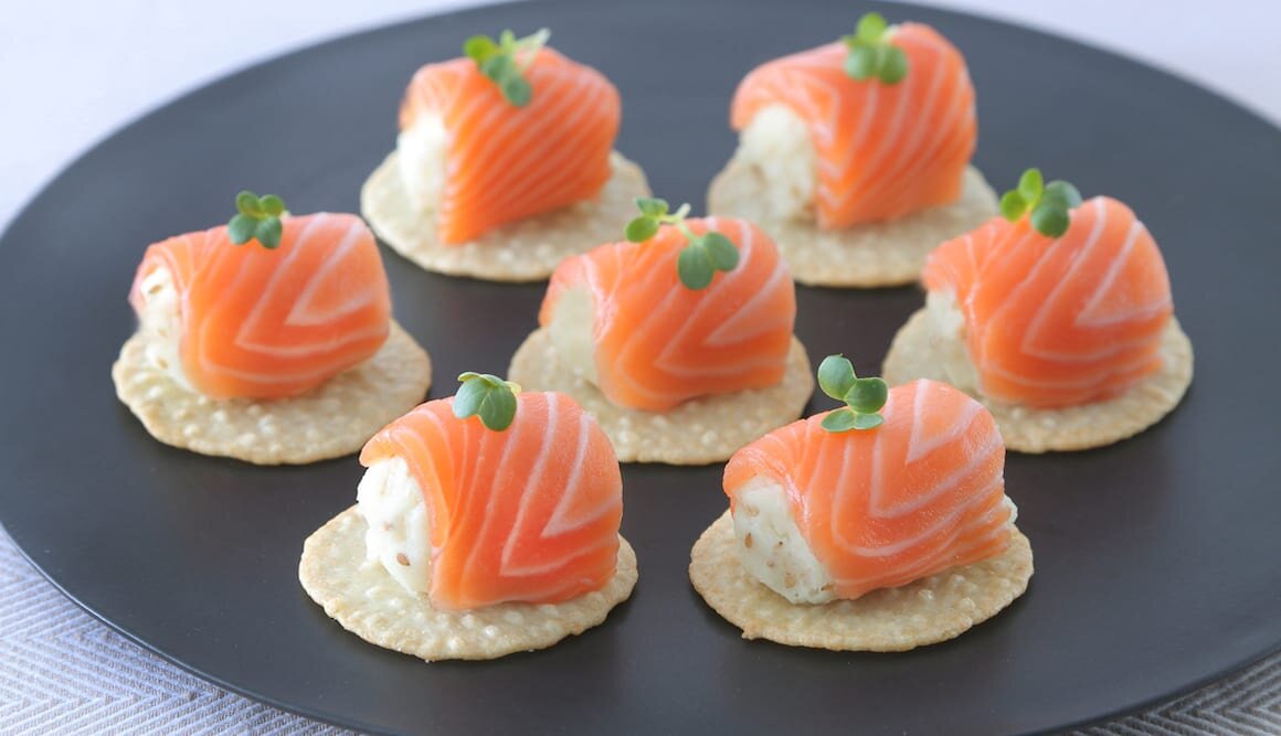 Canapés de Sashimi de Salmón Noruego fresco