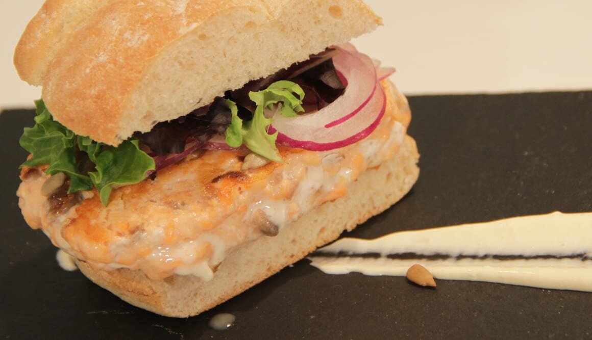 Hamburguesa rectangular de Salmón Noruego fresco by Sergio Fernández