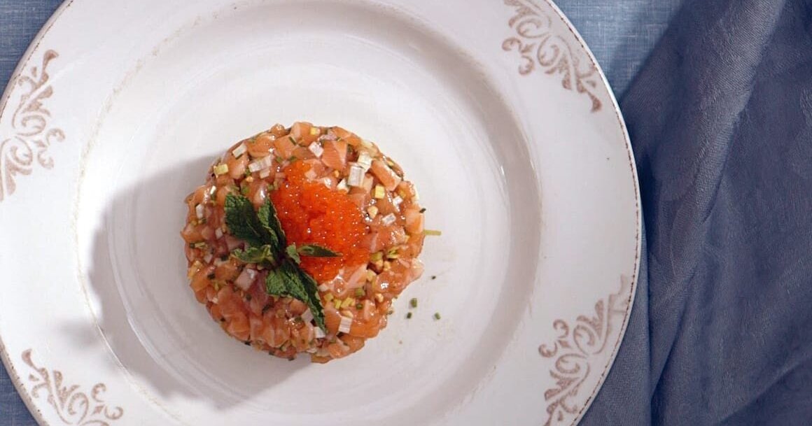 No puedes dejar de probar este sencillo y exquisito tartar de salmón y aguacate 2 Merca2.es Lo importante del tartar de salmón y aguacate