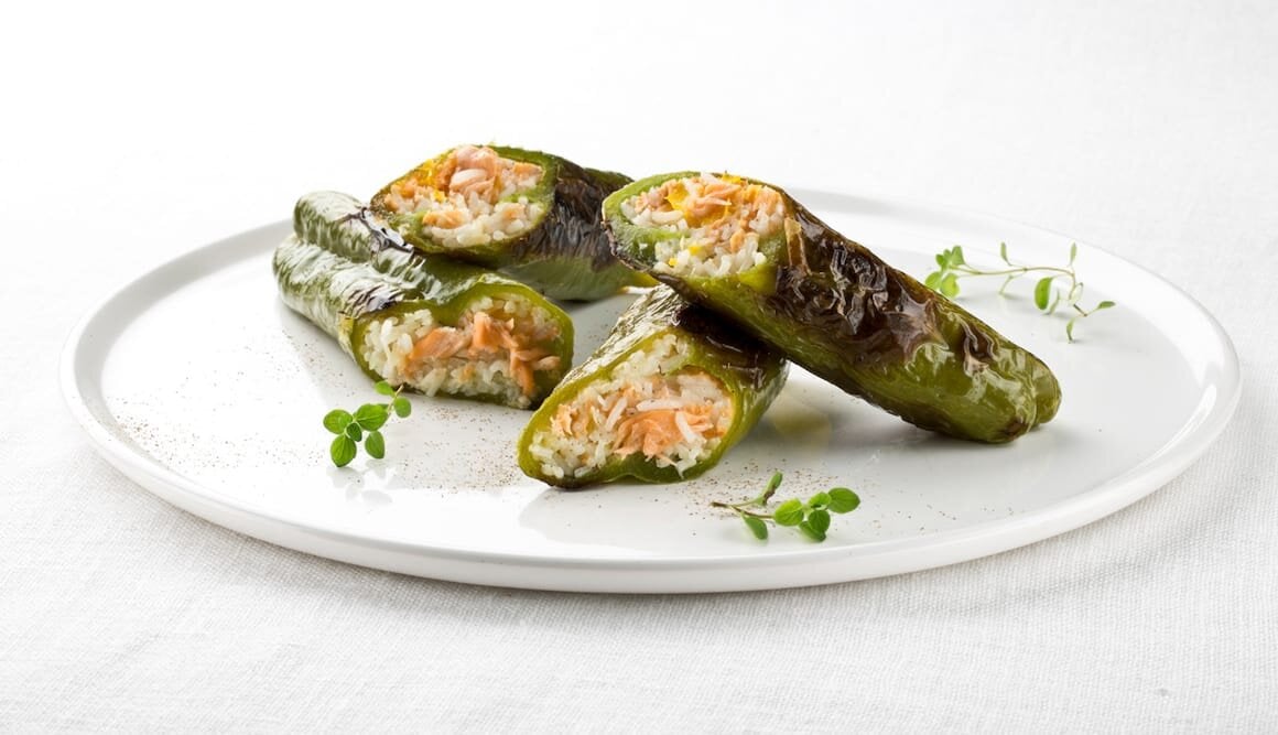 Pimientos verdes rellenos de Salmón Noruego fresco y arroz
