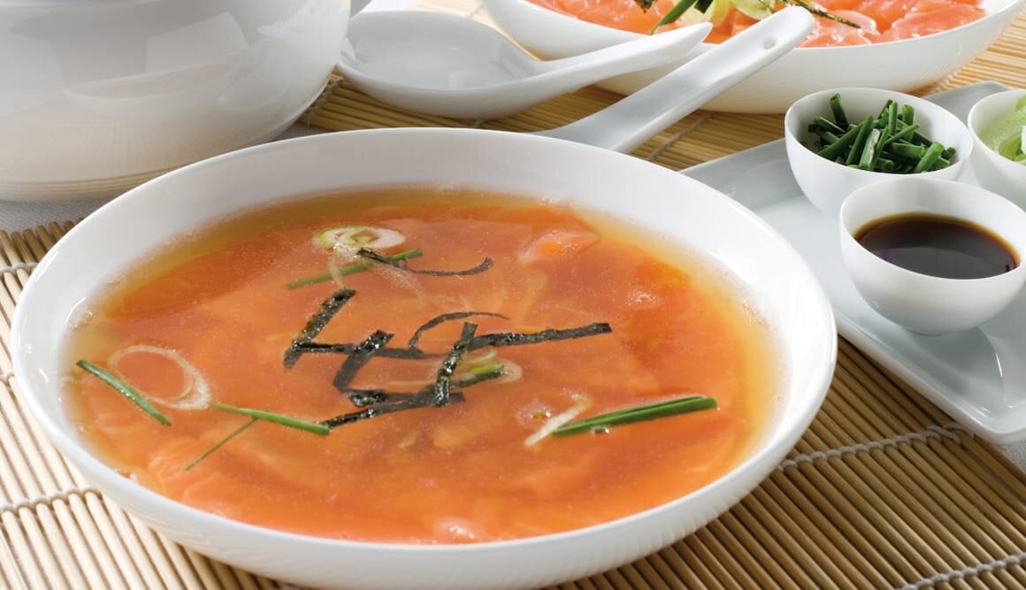 Sopa de Salmón Noruego fresco y jengibre