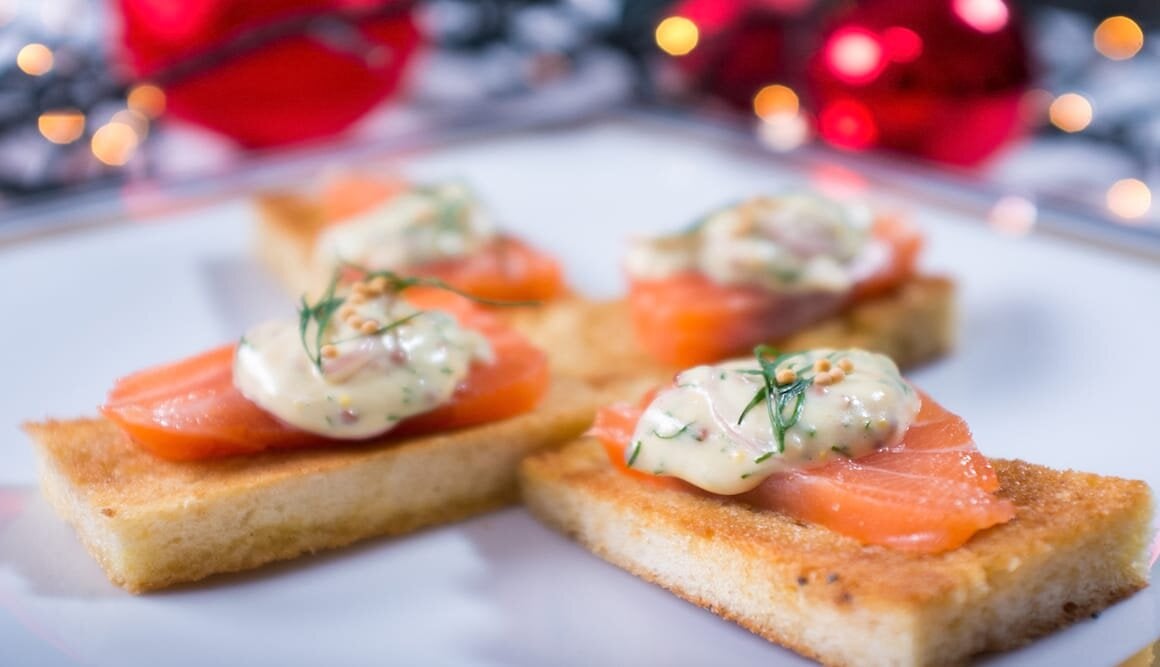 Salmón Noruego fresco Gravlaks Navideño con mostaza