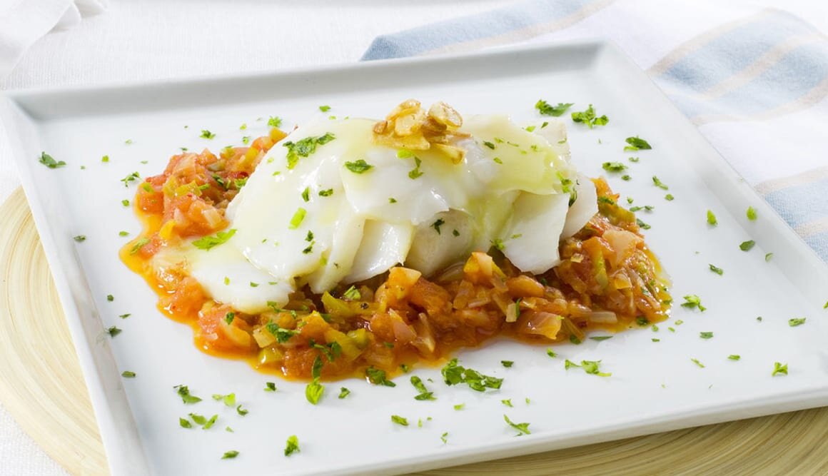 Bacalao Noruego tradicional con fritada de tomate