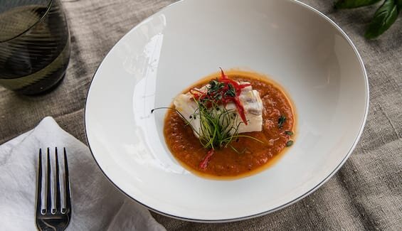 Skrei confitado con tomate y ajo by Hung Fai