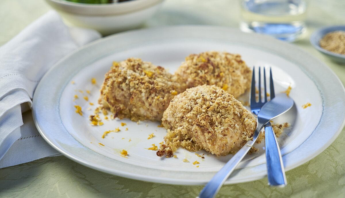 Salmón Noruego fresco gratinado con costra de naranja y queso