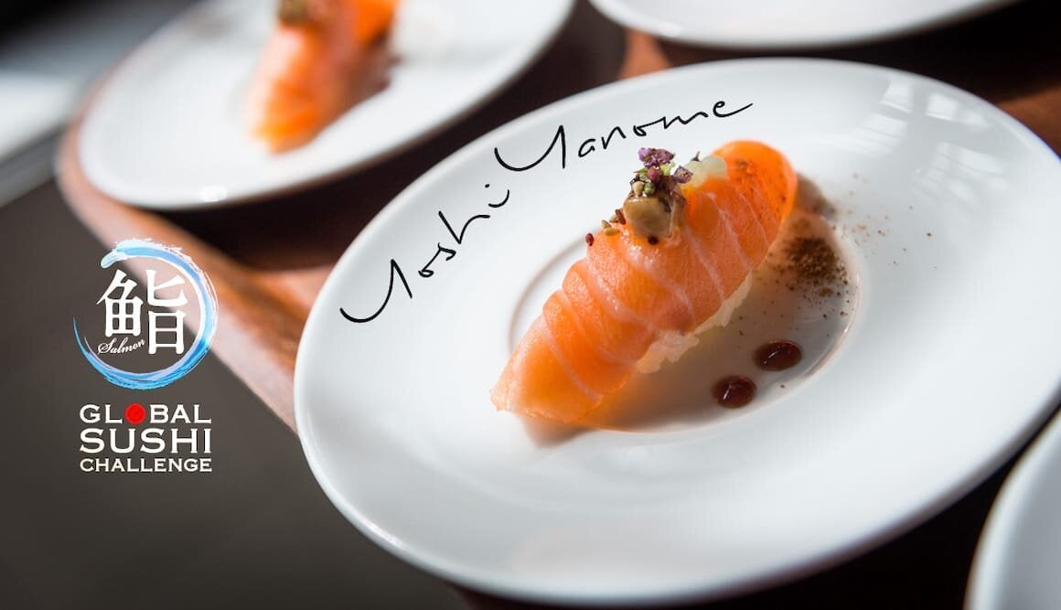 Nigiri de Salmón Noruego fresco con foie y huevas de wasabi by Yoshi Yanome