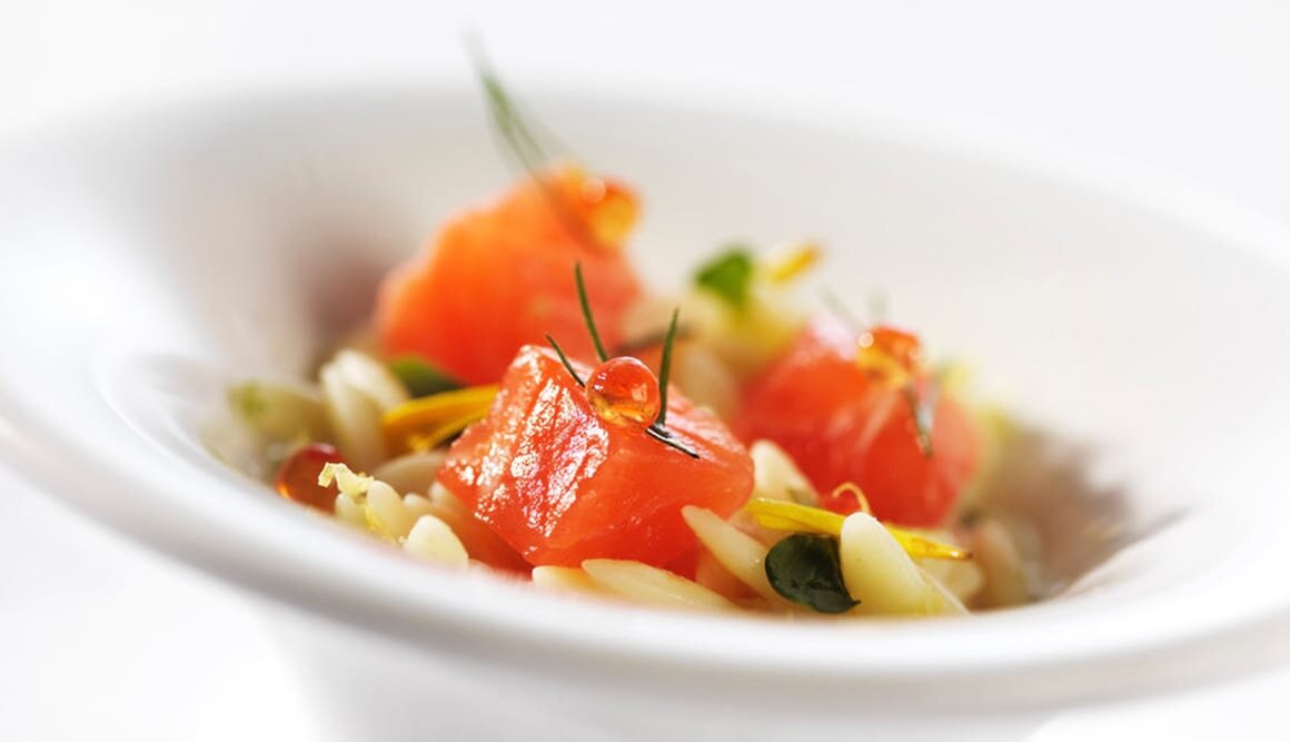 Trucha del Fiordo de Noruega con risoni