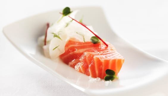 Trucha del Fiordo de Noruega dulce-salada con ensalada de hinojo