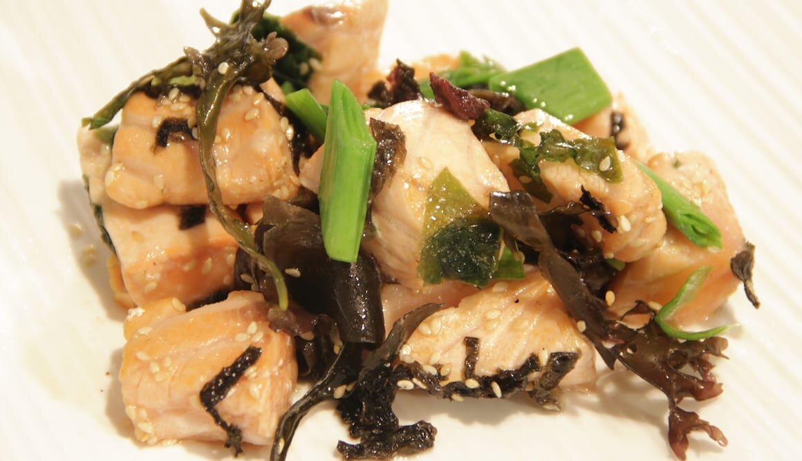 Tacos de Salmón Noruego fresco salteados con algas y aceite de sésamo by Sergio Fernández