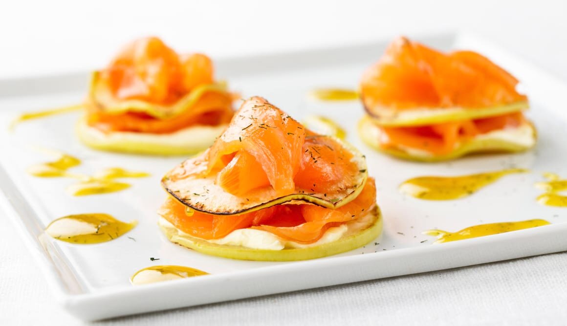 Milhojas de Salmón Noruego Ahumado con manzana
