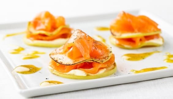 Milhojas de Salmón Noruego Ahumado con manzana