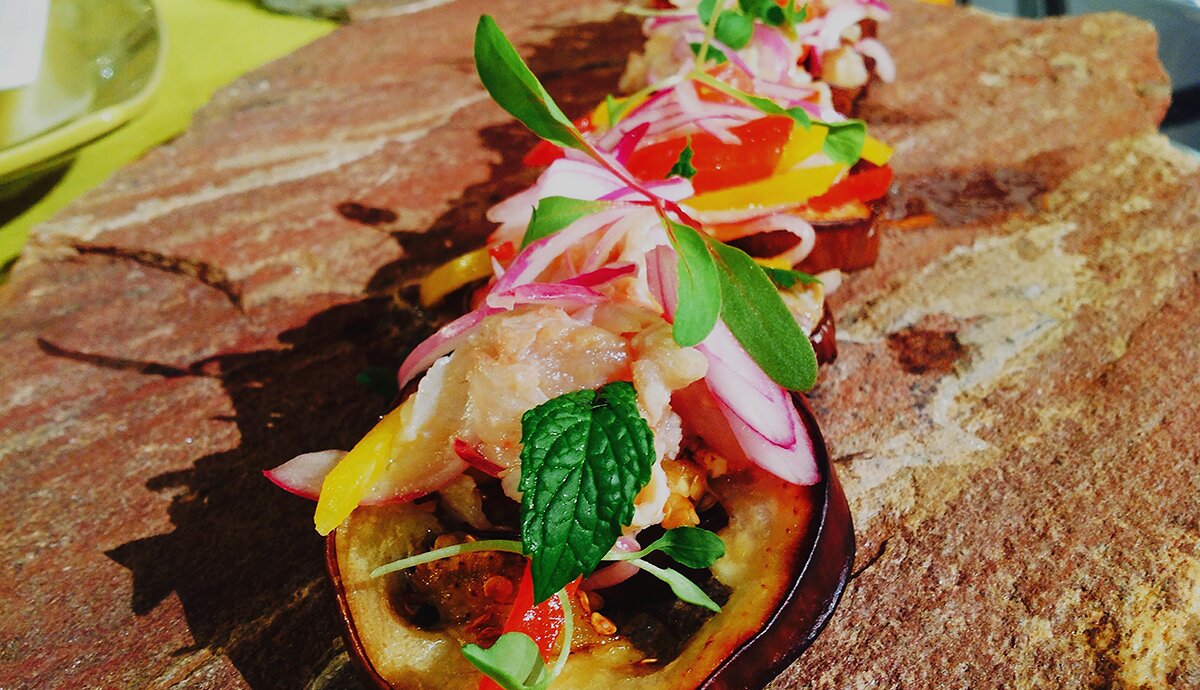 Montaditos de Bacalao Noruego sobre berenjenas horneadas