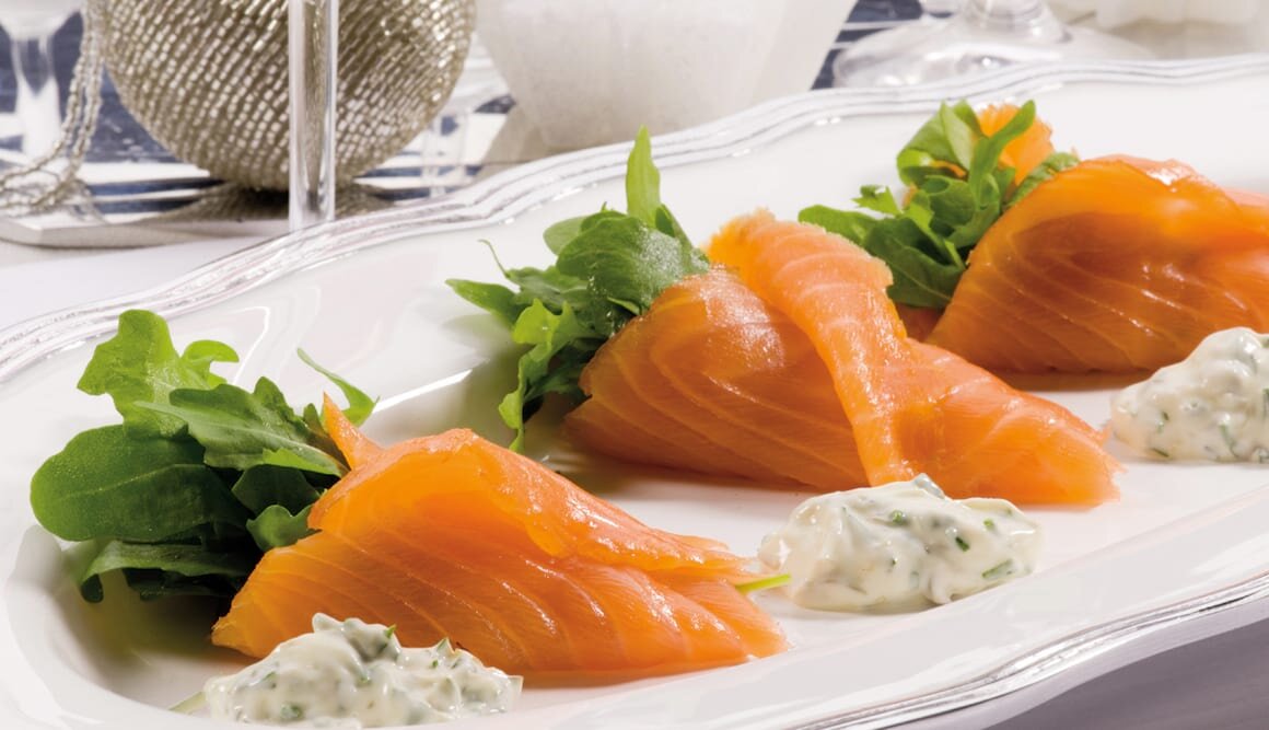 Envueltos de Salmón Noruego ahumado con mayonesa de hierbas
