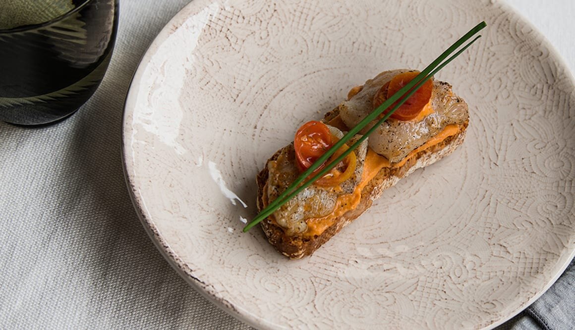 Tosta de Skrei con salmorejo suave by Aitor Falcón