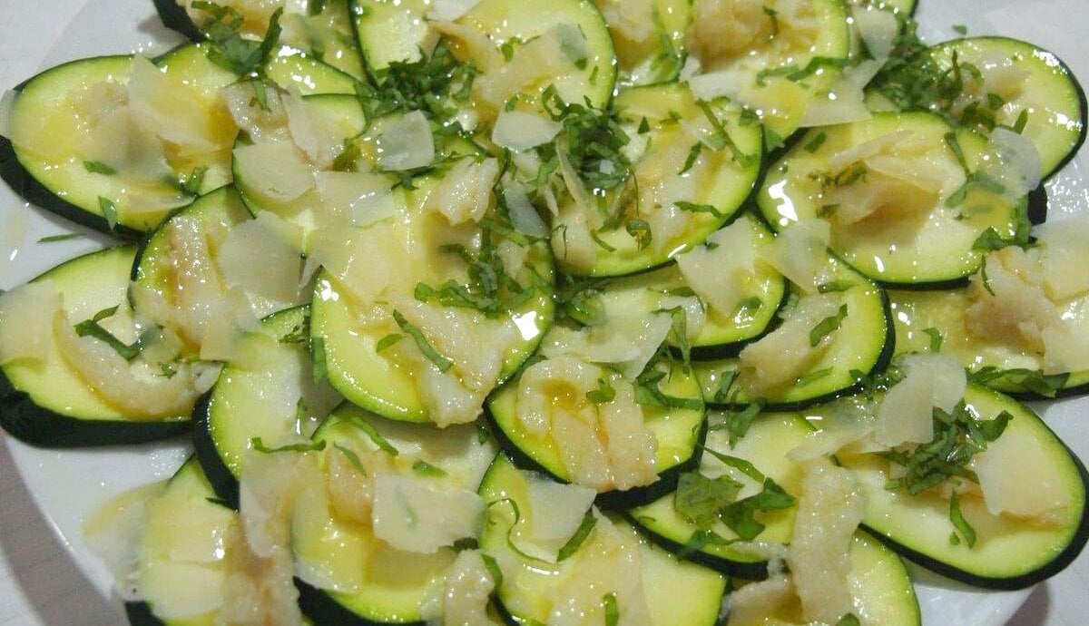 Carpaccio de calabacín con migas de Bacalao Noruego Tradicional