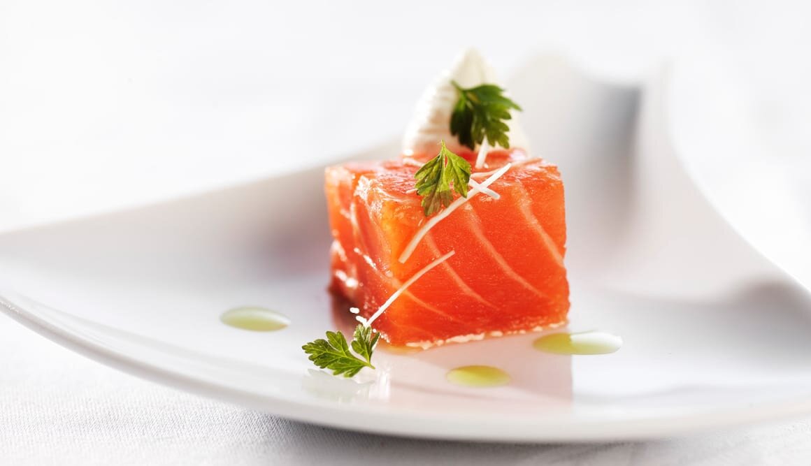 Trucha del Fiordo de Noruega con crema de rábano picante