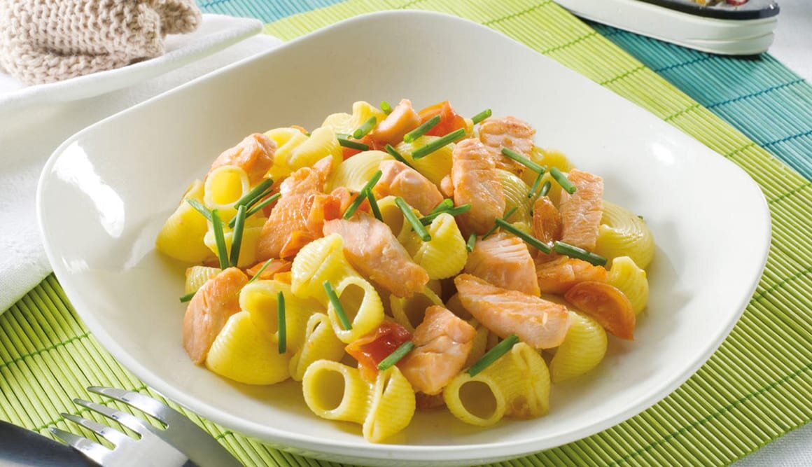 Pasta corta con Salmón Noruego fresco