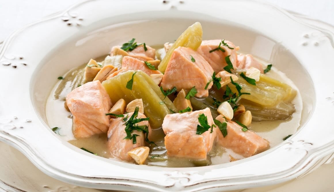 Salmón Noruego Fresco con cardos y almendras