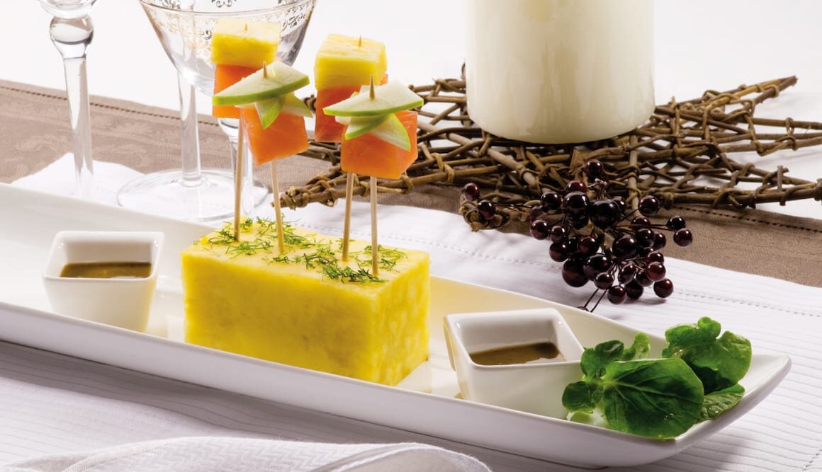 Brochetas de Salmón Noruego ahumado con piña y manzana