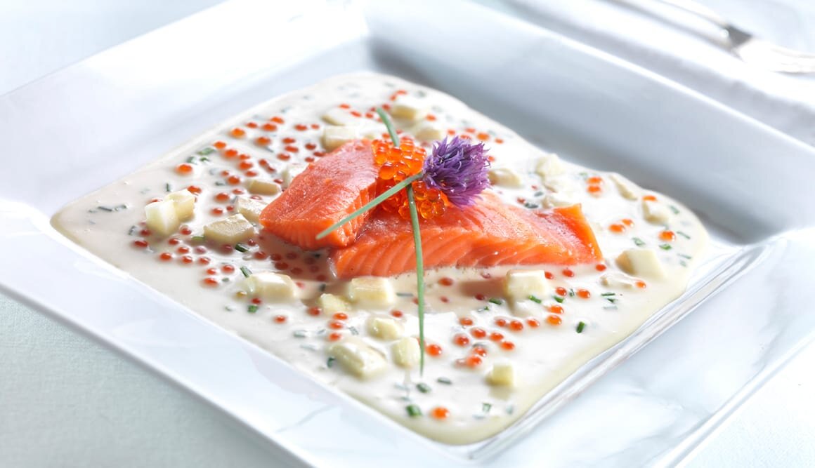 Trucha del Fiordo de Noruega escalfada