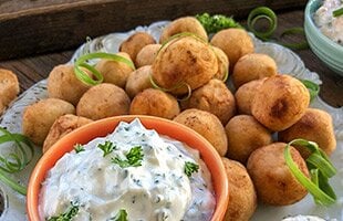 Bocaditos de Bacalao Noruego con dip cremoso