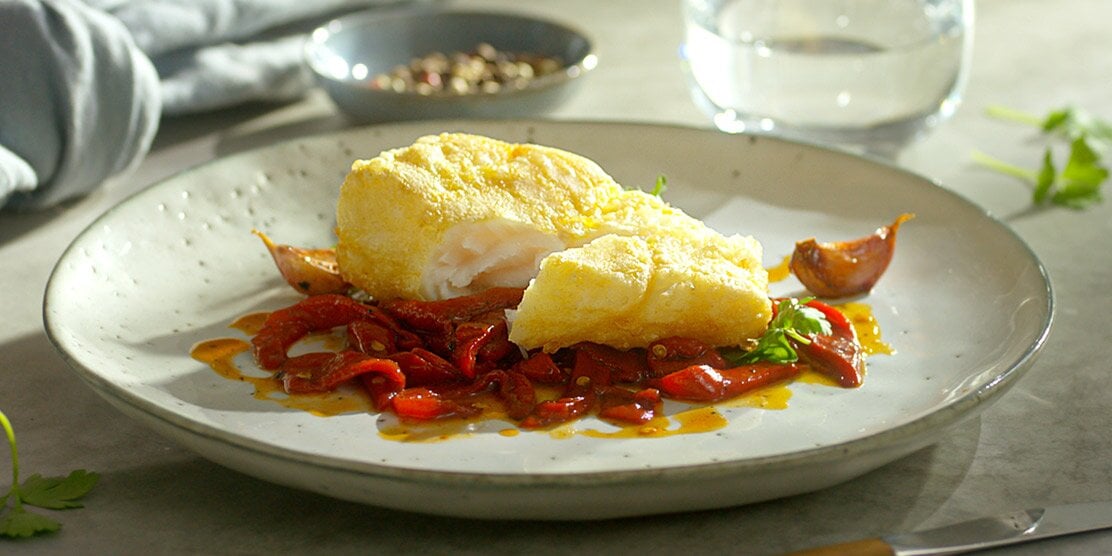 Bacalao Noruego fresco rebozado con pimientos del piquillo