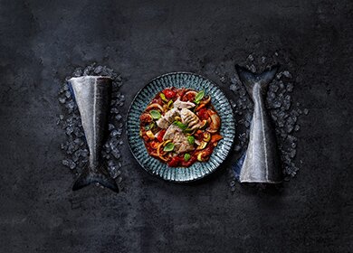 Estofado de fogonero y tomate con verduras