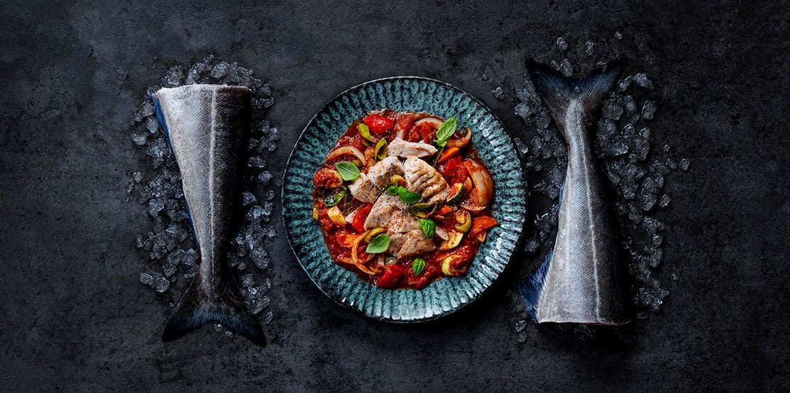 Estofado de fogonero y tomate con verduras
