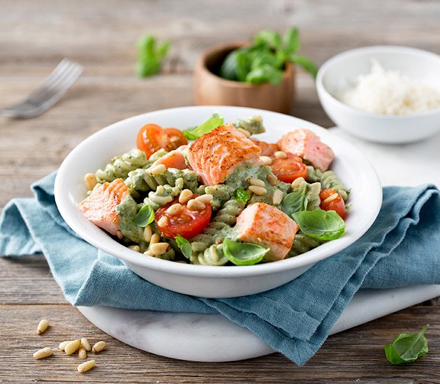 Pasta y Salmón Noruego fresco con pesto