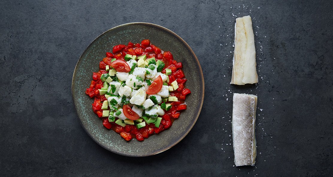 Ensalada de bacalao salado noruego
