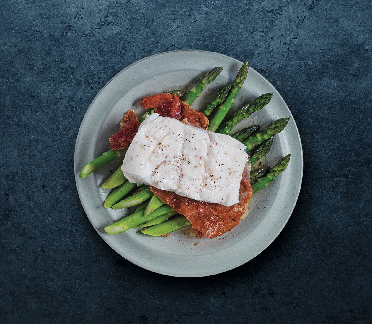 Skrei noruego cocido con jamón curado