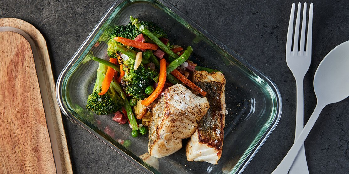 Fogonero noruego con menestra de verduras